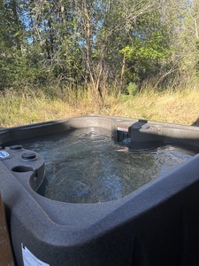 Queen Cabin With Hot Tub and Kitchen Photo 6