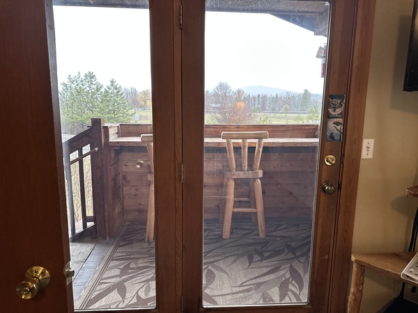 Queen Mountain View Photo 8