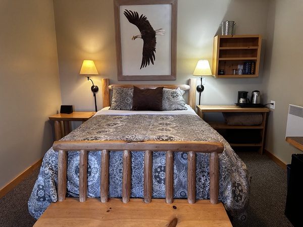 Queen Mountain View Photo 1