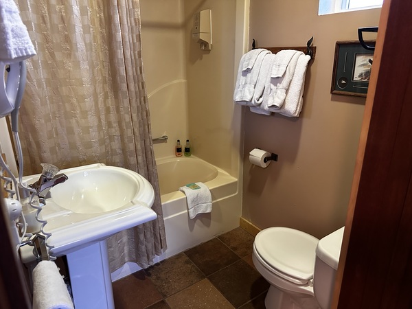 Queen Mountain View Photo 7