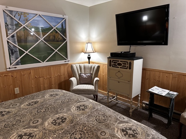 King Room - No Windows Photo 6