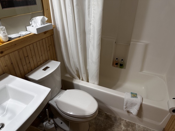 King Room - No Windows Photo 8