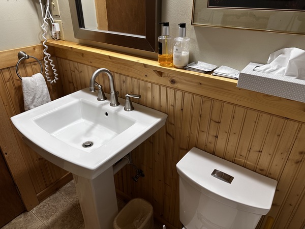 King Room - No Windows Photo 7