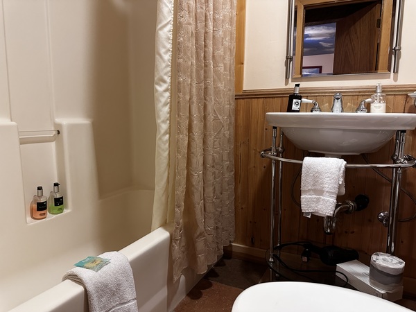 Deluxe Double Queen - No Windows Photo 6