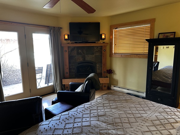 ADA King Suite Photo 2