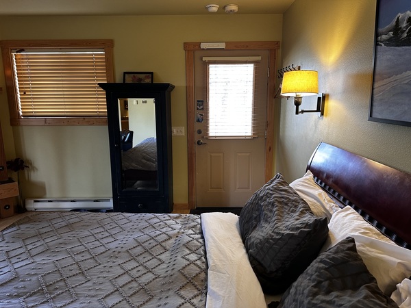 ADA King Suite Photo 3